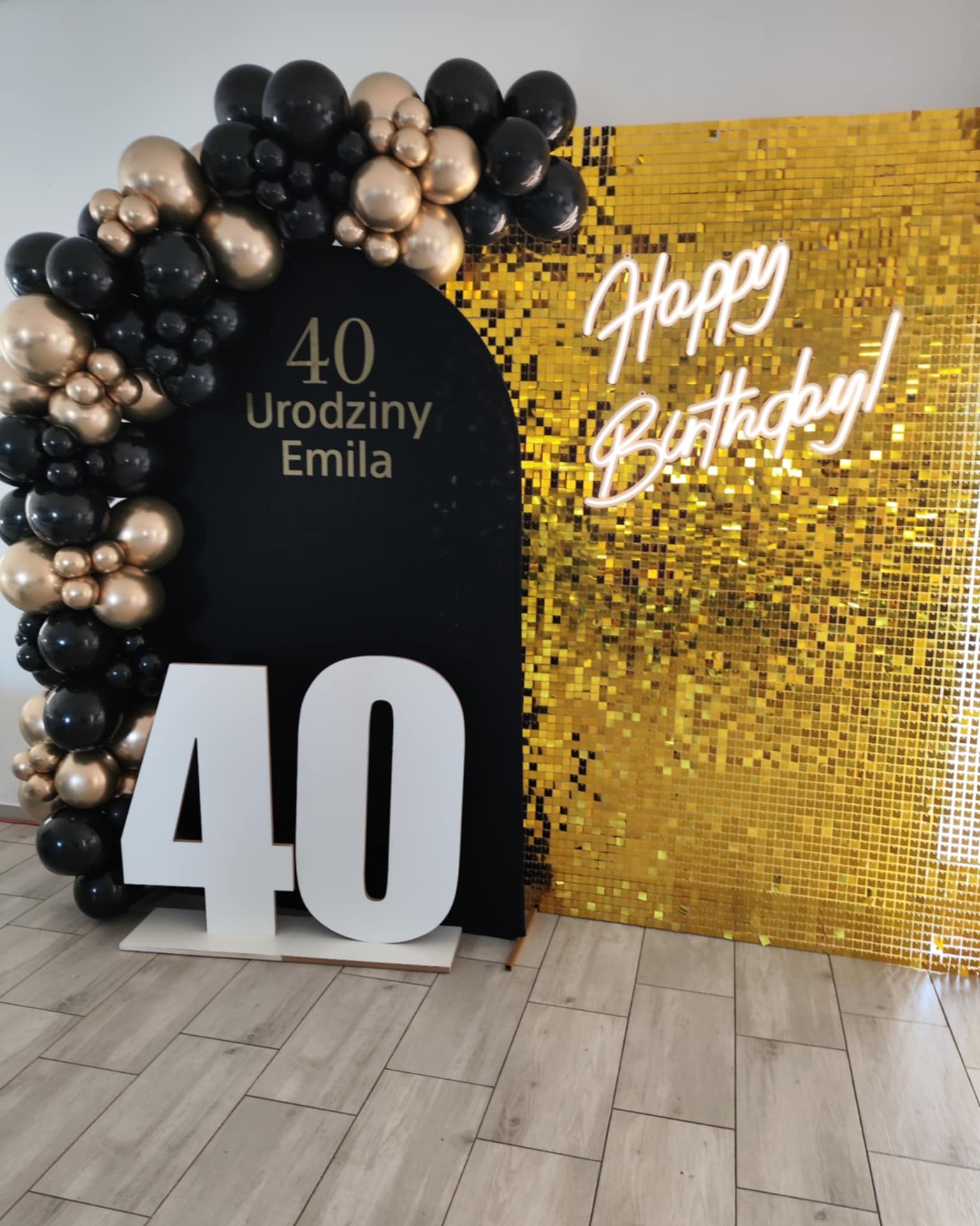 40 urodziny z cekinową ścianką i neonem Happy Birthday - Nosalin - zdjęcie 3