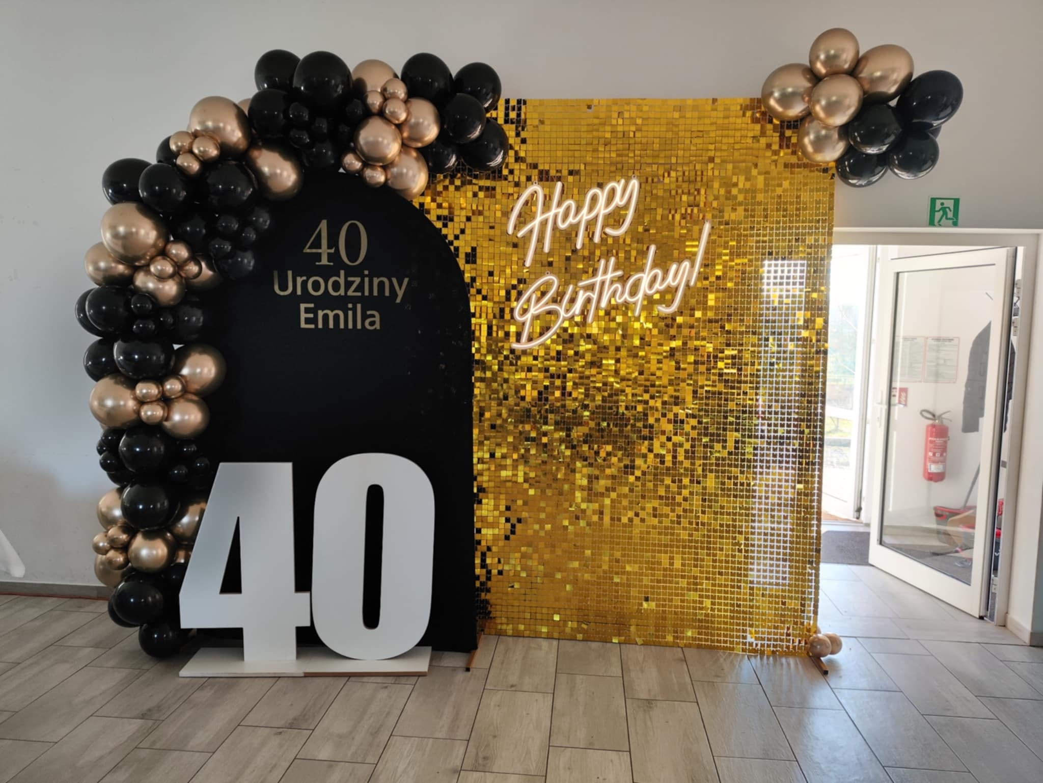 40 urodziny z cekinową ścianką i neonem Happy Birthday - Nosalin - zdjęcie 4
